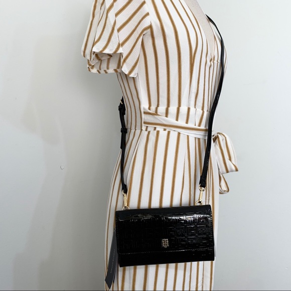 NWT Tommy Hilfiger Crossbody/Wallet - Picture 5 of 8